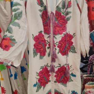 Visyvanka bordada larga